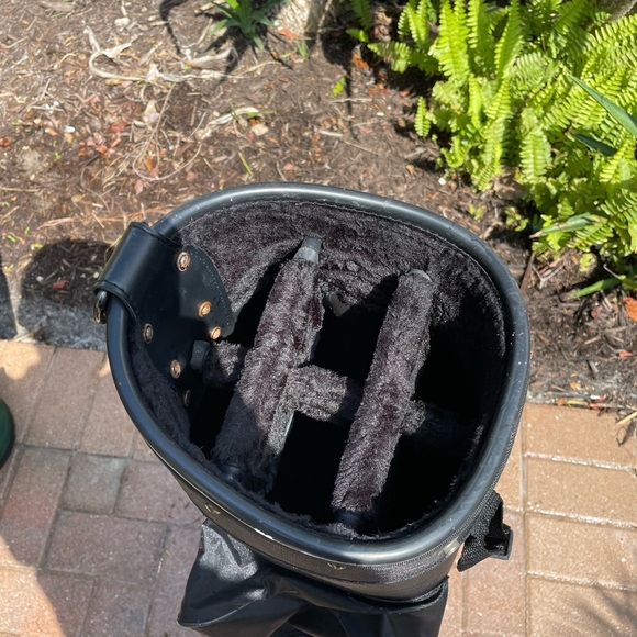 Golf Carry Bag With Shoulder Strap and Club dividers . - Picture 6 of 9